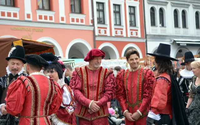 Náměstí před radnicí patřilo tradičnímu jarmarku, nechyběla Kateřina z Redernu ani zemský správce