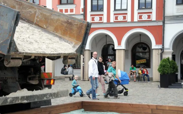 První várka písku dorazila v pondělí