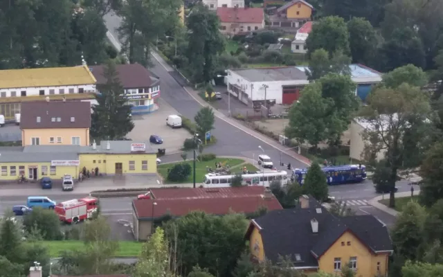 Další střet tramvaje s osobákem ve Vratislavicích. Řidič odbočoval těsně před soupravou