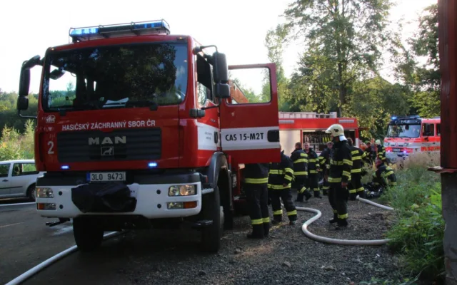 Černý dým zahalil Semily. V areálu bývalé Kolory hořela přečerpávací stanice