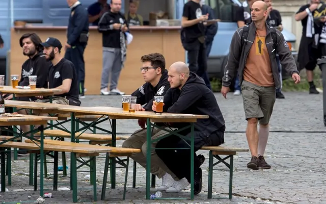 Do Liberce přijely stovky řeckých fanoušků. Policie zatím nemusela řešit žádné problémy