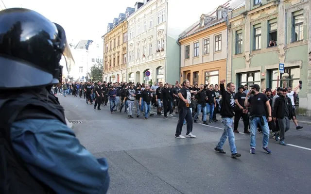 Libercem prošel pochod pěti stovek řeckých fanoušků