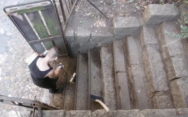 Vězni pomáhali