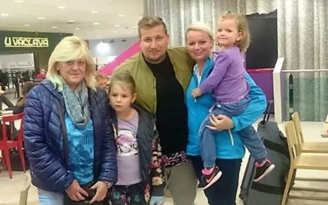 Tříletá Adélka vyrazila k moři, čtrnáctiletá Martina se prošla po molu s Andreou Verešovou