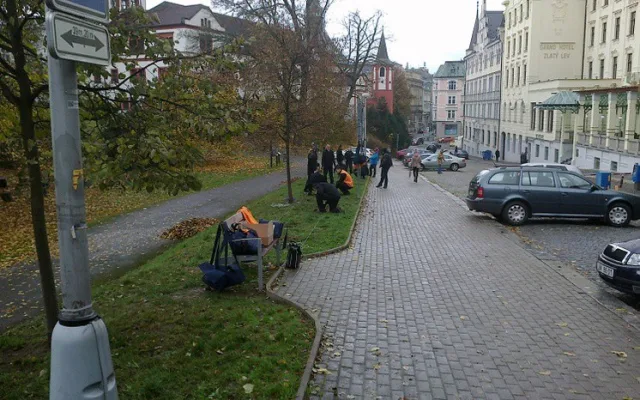 Podzimní výsadba v centru Liberce je u konce. Pomohli vězni i studenti