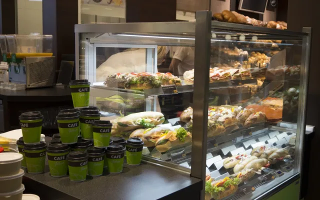 Domácí poctivá výroba a kvalita. Pod střechou hypermarketu Globus se otevřelo Café Globus
