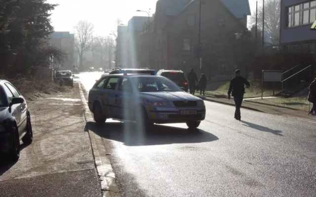 Hasičům začal Silvestr požárem v Doubí. Na místo se sjelo několik jednotek