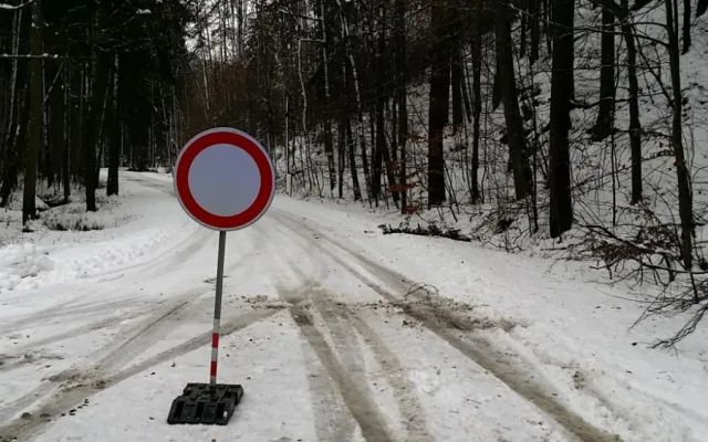 Hasiči vyjížděli během jediného dne ke stovce událostí