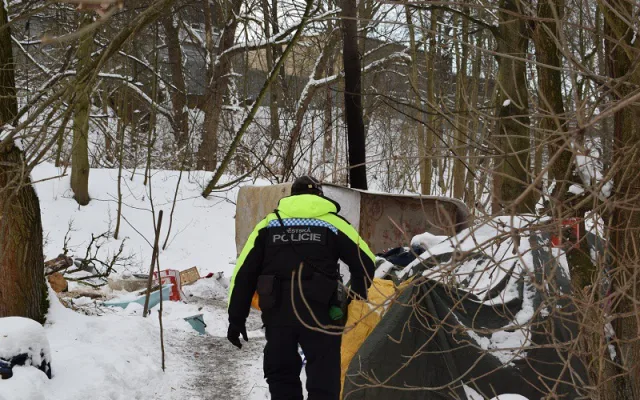 Další oblečení od vás posloužilo dobré věci. Drbna tentokrát vyrazila mezi lidi bez domova i s teplou polévkou