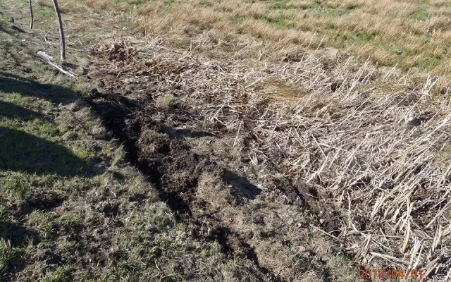 Vážná nehoda na Albrechtickém kopci, motocyklista vjel do příkopa