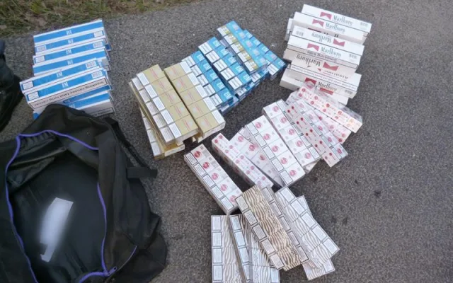 Celníci zadrželi dvakrát během jediného dne pašeráka s cigaretami a tabákem z Polska