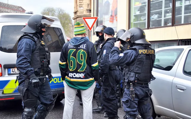 Vsetínské hokejisty přijely na sever Čech podpořit stovky příznivců, Baníkovci problémy nedělali