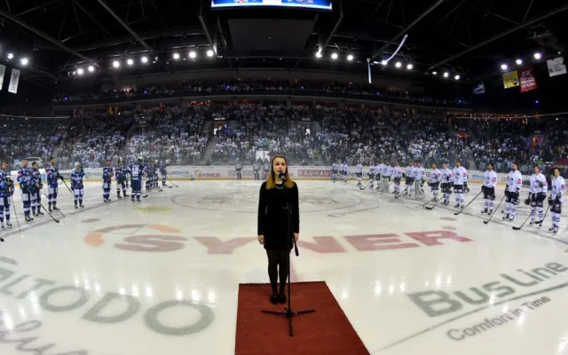 Extraligové finále odstartovalo! Brněnská Kometa zazářila na ledě Tygrů a těsně zvítězila
