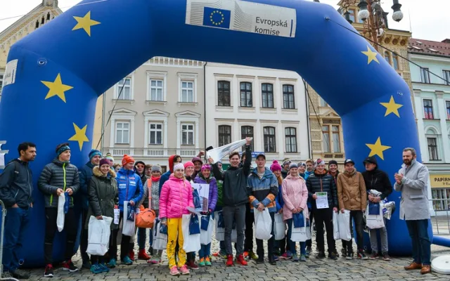 Juniorský maraton před radnicí.