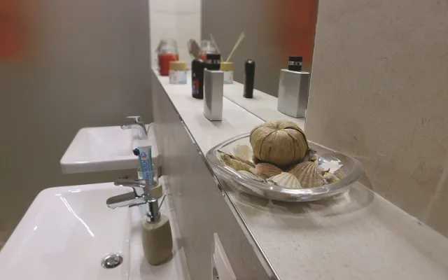 Na okraji Mníšku finišuje výstavba pětadvaceti podzemních domků