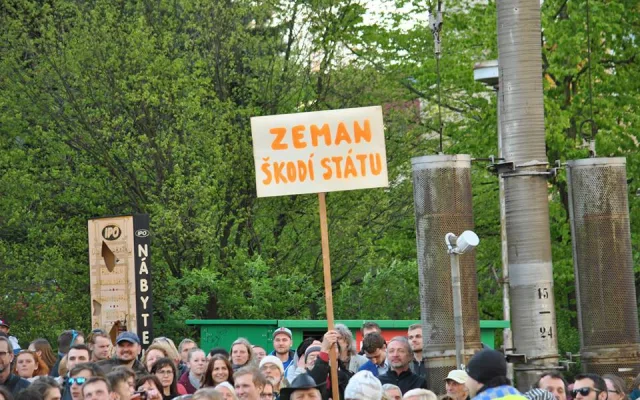 Demonstrace před Imperialem.