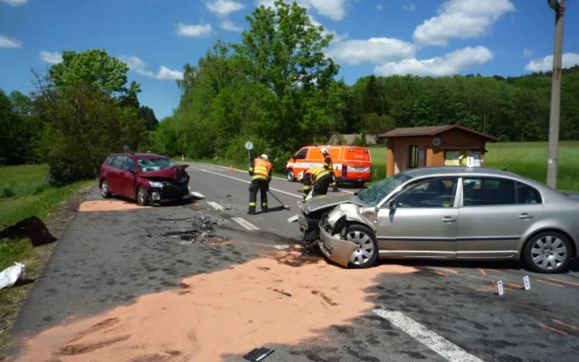 Vážná dopravní nehoda pod Kozákovem. Sedm lidí se zranilo, tři těžce