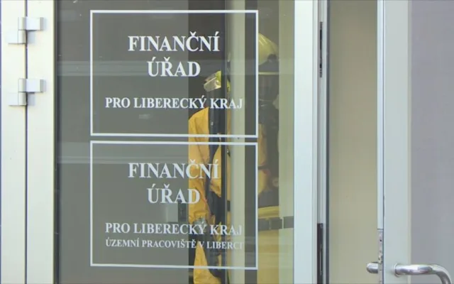 Na finančním úřadě zasahovali hasiči, úředníky vyděsila podezřelá zásilka