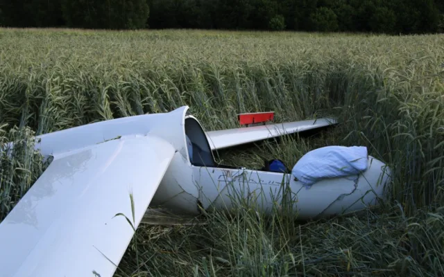 Poblíž Hodkovic nad Mohelkou spadl větroň, pilot se vážně zranil.