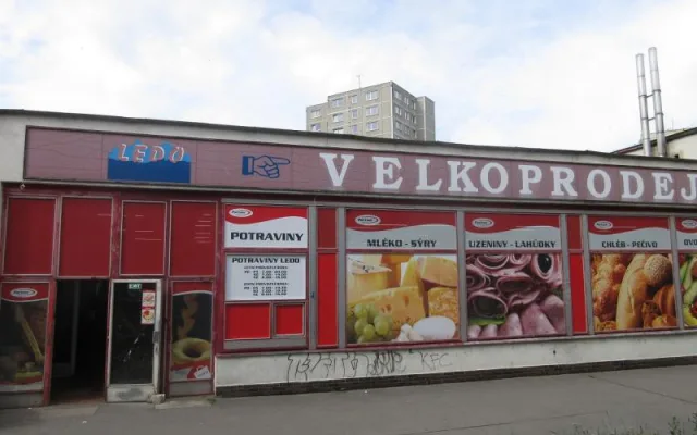 Myší trus, odpad a okousané potraviny. Inspekce zavřela další samoobsluhu.