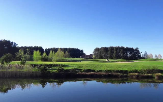 Tak trochu jiná letní dovolená. Golfresort Monachus láká na přírodu, klid a kvalitní služby.