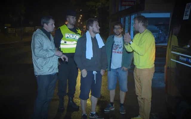 Dodávka kapely Wohnout se při cestě z Benátské! střetla s autobusem.