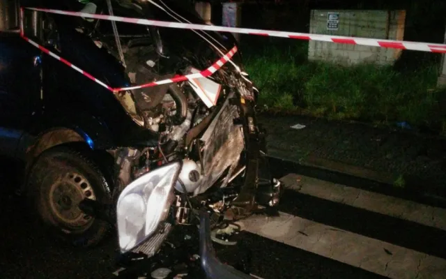 Dodávka kapely Wohnout se při cestě z Benátské! střetla s autobusem.