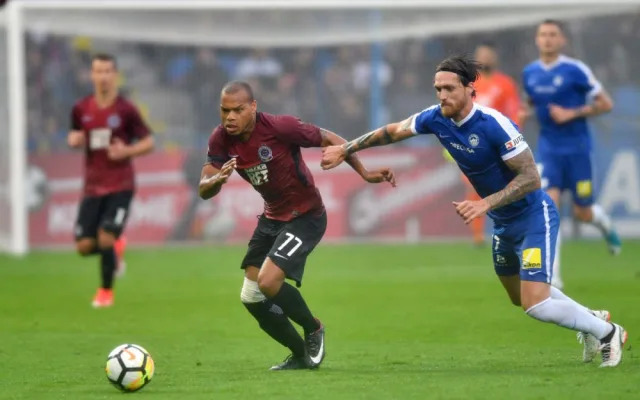 Sparta v Liberci opět zaváhala. Slovan dokázal v devíti hráčích vybojovat remízu 1:1.