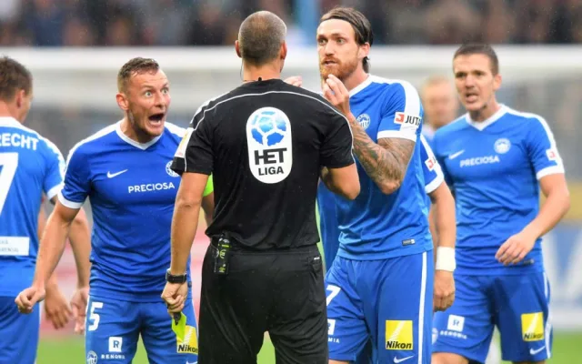 Sparta v Liberci opět zaváhala. Slovan dokázal v devíti hráčích vybojovat remízu 1:1.