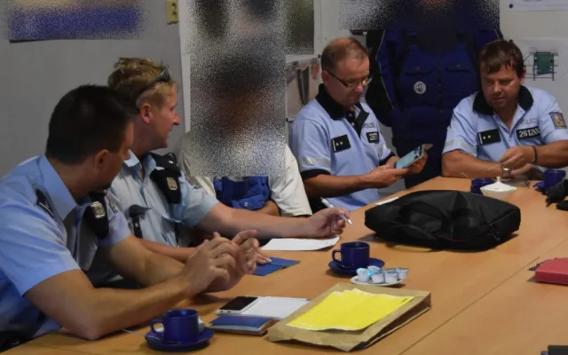 Policisté odhalili čtyři nelegálně zaměstnané cizince ve výrobně ve Frýdlantu.
