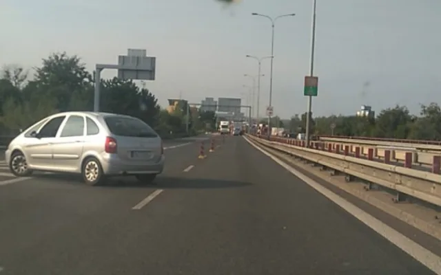 Průtah na Prahu stál.