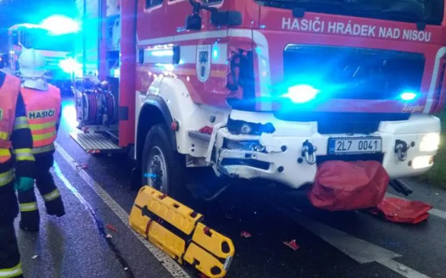 Do hasičů narazilo osobní auto.8918503494377_3419832216998403076_n