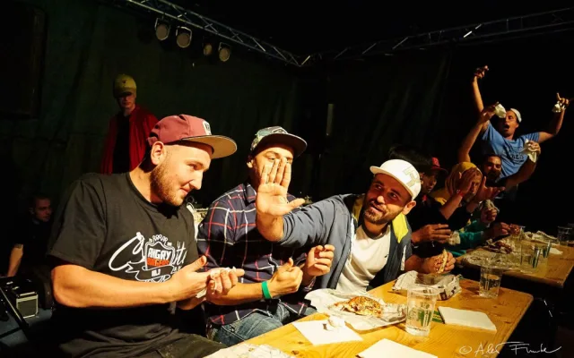 Multižánrový 4. ročník festivalu u "Kojota" klepe na dveře. Přijď si zasoutěžit v pojídání Burgerů již tento víkend.