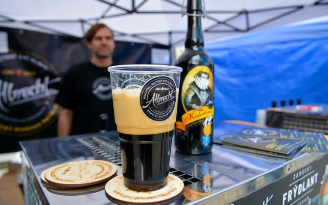 Na Libereckém pivním festivalu tekl zlatavý mok proudem, vytočilo se více než 13 tisíc piv.