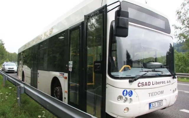 Neznámý mladík ukradl autobus a ujel s ním do Bílého Kostela. Policie žádá o pomoc veřejnost.
