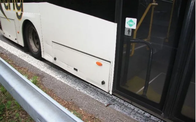 Neznámý mladík ukradl autobus a ujel s ním do Bílého Kostela. Policie žádá o pomoc veřejnost.