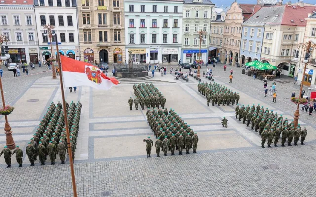 V Liberci dnes jednotka slavila 40 let od vzniku chemické brigády a také 150. výročí přítomnosti vojsk ve městě.