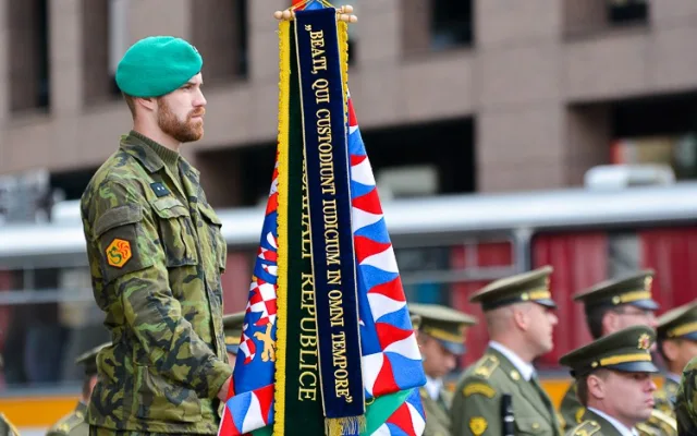 V Liberci dnes jednotka slavila 40 let od vzniku chemické brigády a také 150. výročí přítomnosti vojsk ve městě.