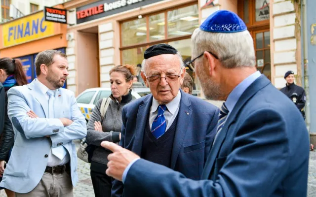 Tragické osudy Židů připomínají v Liberci další kameny.