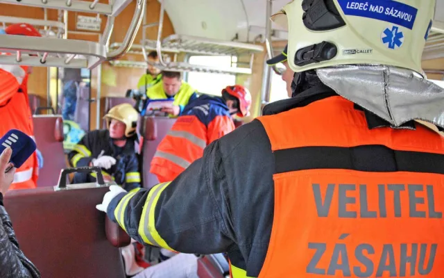 Práce porodní asistentky není cizí ani hasičům, ukázalo cvičení na libereckém nádraží.