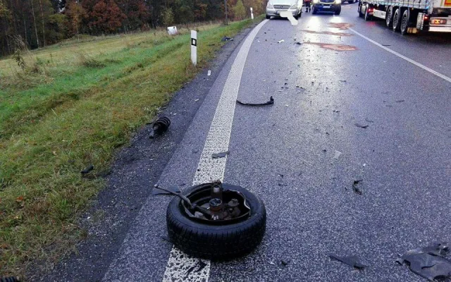Další nehoda ve Lvové. Střet dvou osobních aut si vyžádal dvě zraněné osoby.