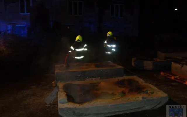Hasiči při zásahu v Chrastavě