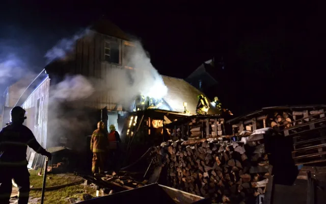 Po požáru Šámalovy chaty v Bedřichově zůstaly škody za milion korun.