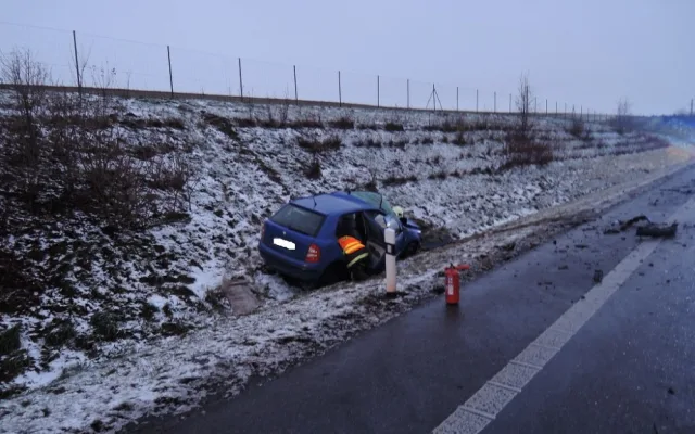 Vážná dopravní nehoda zastavila provoz na frekventované silnici u Václavic.