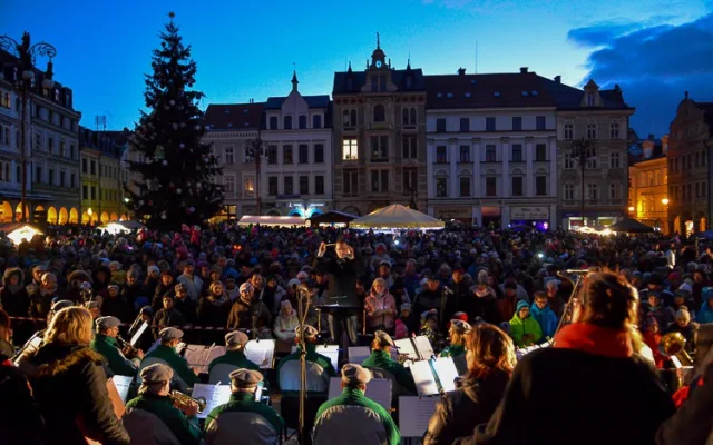 Do Liberce se vrátí videomapping. Světelná show tentokrát nasvítí vánoční strom.