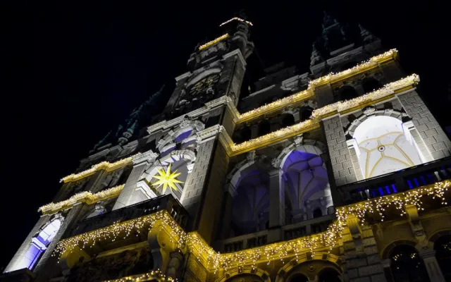 Do Liberce se vrátí videomapping. Světelná show tentokrát nasvítí vánoční strom.