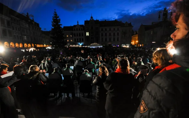 Do Liberce se vrátí videomapping. Světelná show tentokrát nasvítí vánoční strom.