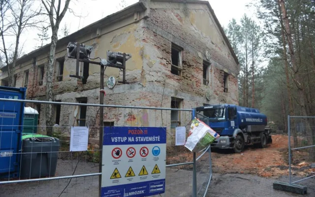 Demolice domů v Ralsku pokračuje. Bývalý štáb sovětské armády do dvou měsíců zmizí.