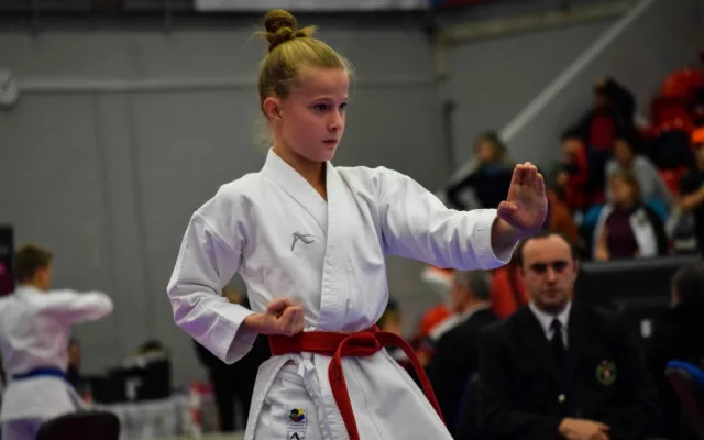 Míša Vaškovská skončila v kata pátá a v kumite vybojovala stříbro (1)