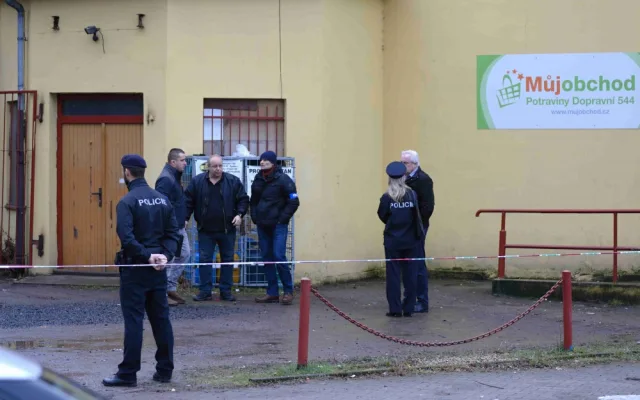 Policisté ve Vratislavicích vyšetřují přepadení večerky.